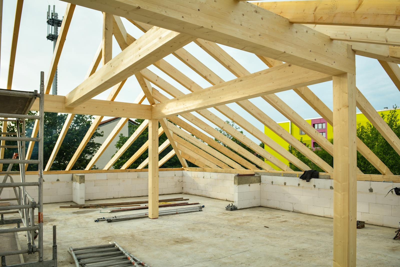 Wooden roof structure in progress with open sky view, ideal for construction themes.